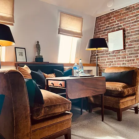 Otel Bourgogne 3*